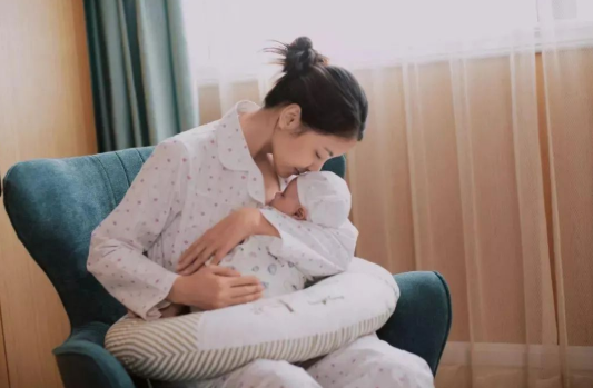女方網友：父子倆血型一樣親子鑒定就是親生的嗎？